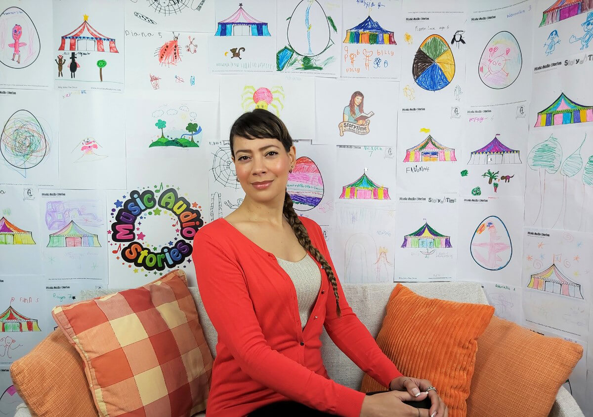 Storyteller Anna-Christina filming YouTube videos